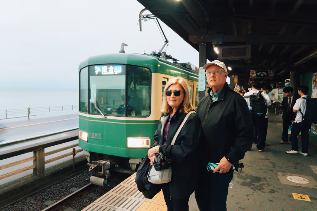 Kamakura Private Tour - Guests at dusk on the Enoden