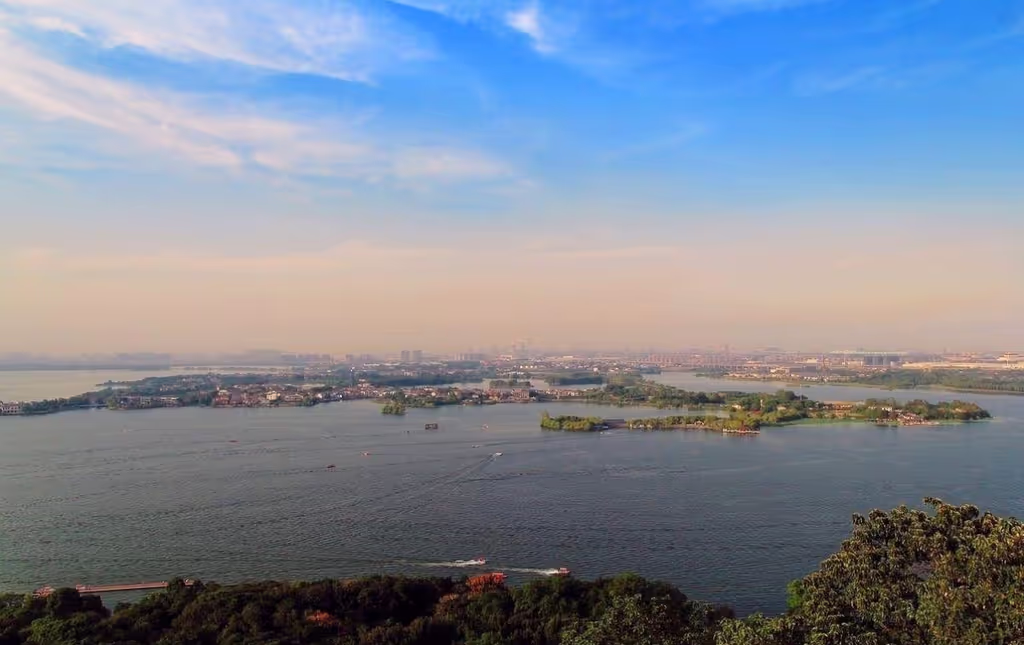 Wuhan Private Tour - A view of the city and lakes