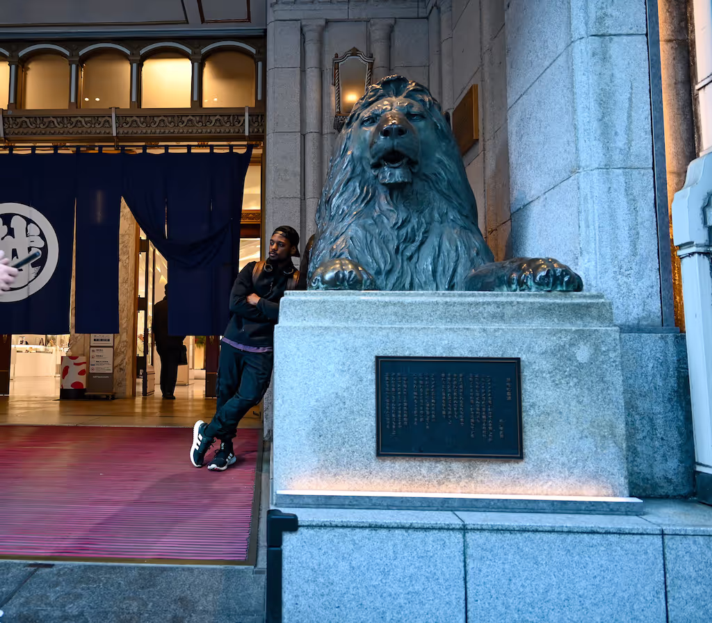Kanagawa Private Tour - The Lion Statues