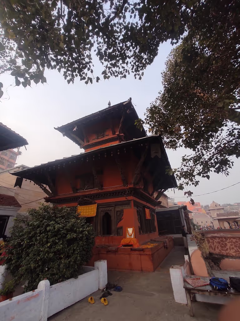 Varanasi Private Tour - Wooden temple
