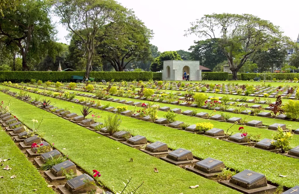 Bangkok Private Tour - Walk through history and honor the past