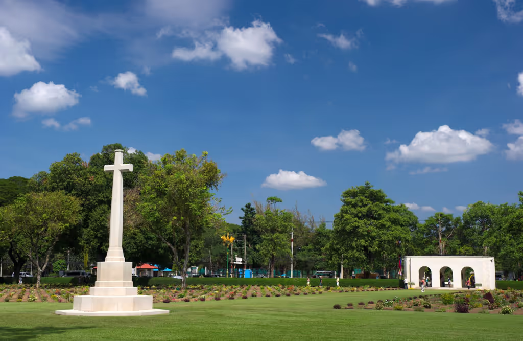 Bangkok Private Tour - Walk through history and honor the past