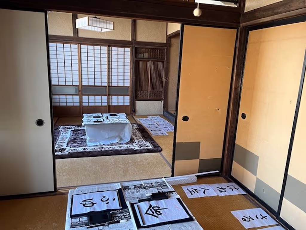 Saitama Private Tour - Japanese paper, brush and underlay
