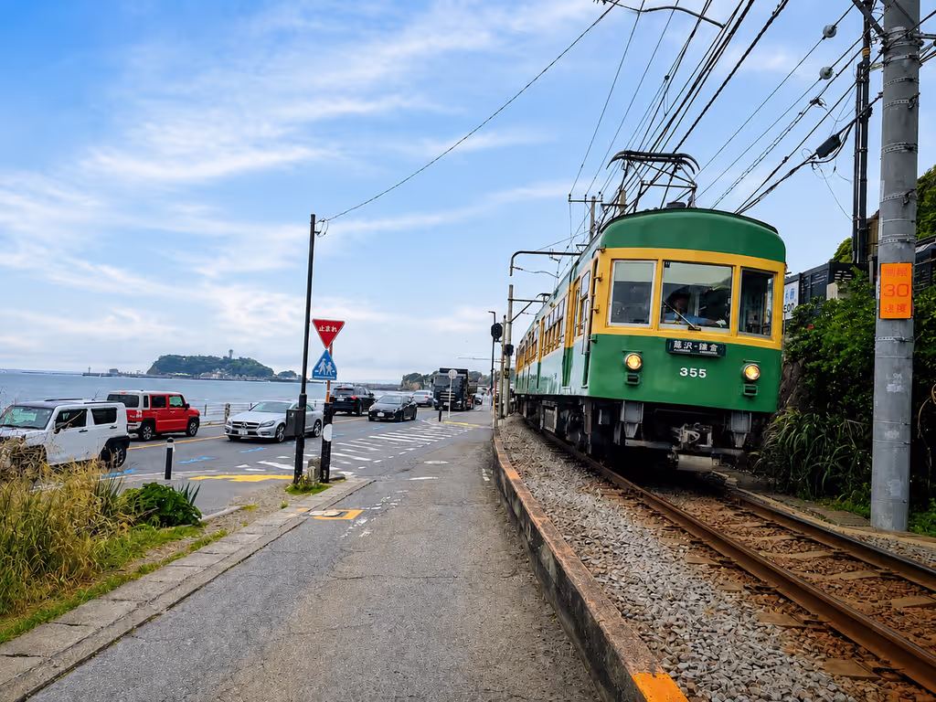Kamakura Private Tour - Enoden：Where the ocean meets the tracks