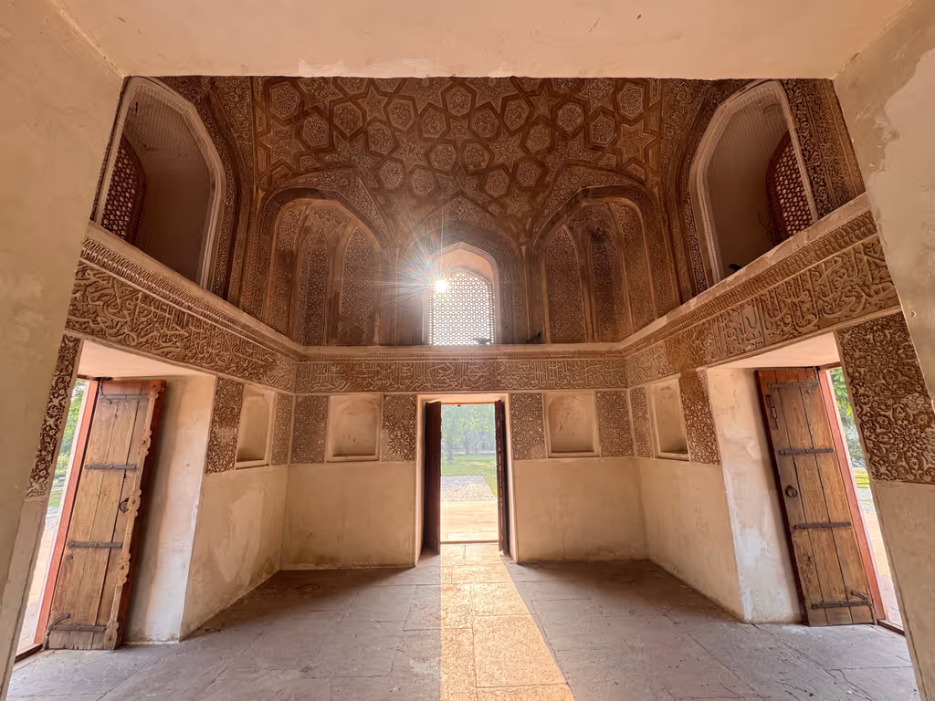 Delhi Private Tour - Inside a tomb