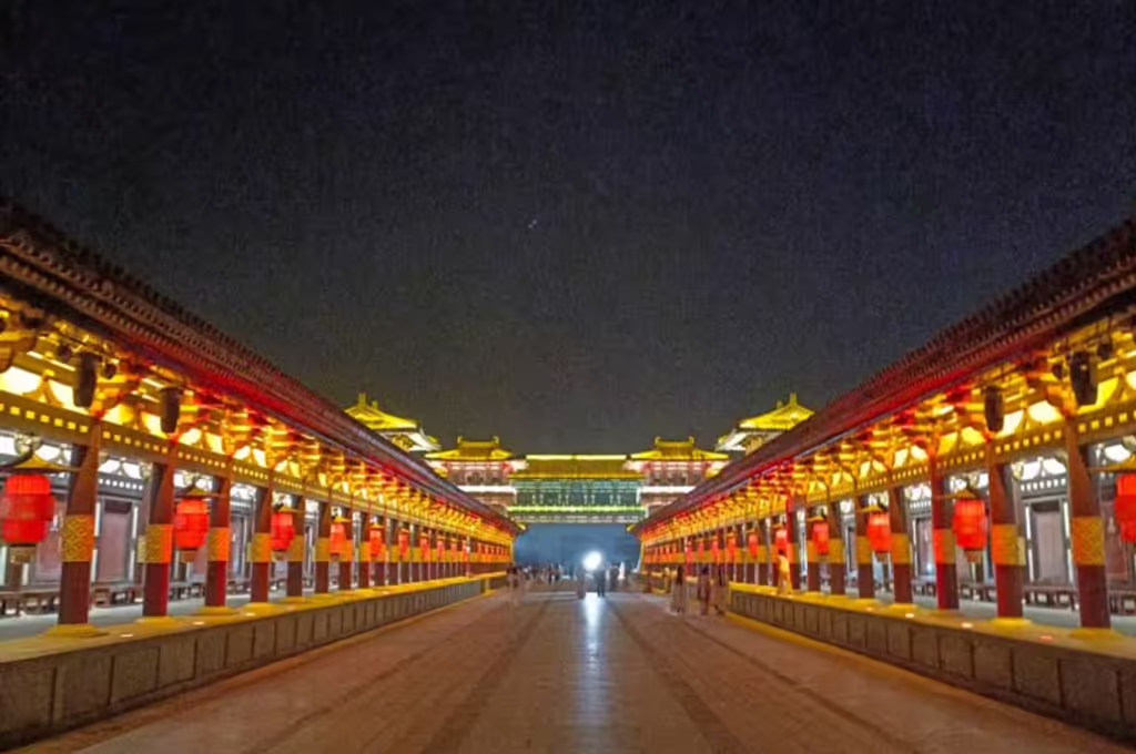 Wuhan Private Tour - Night Scene of Tang City