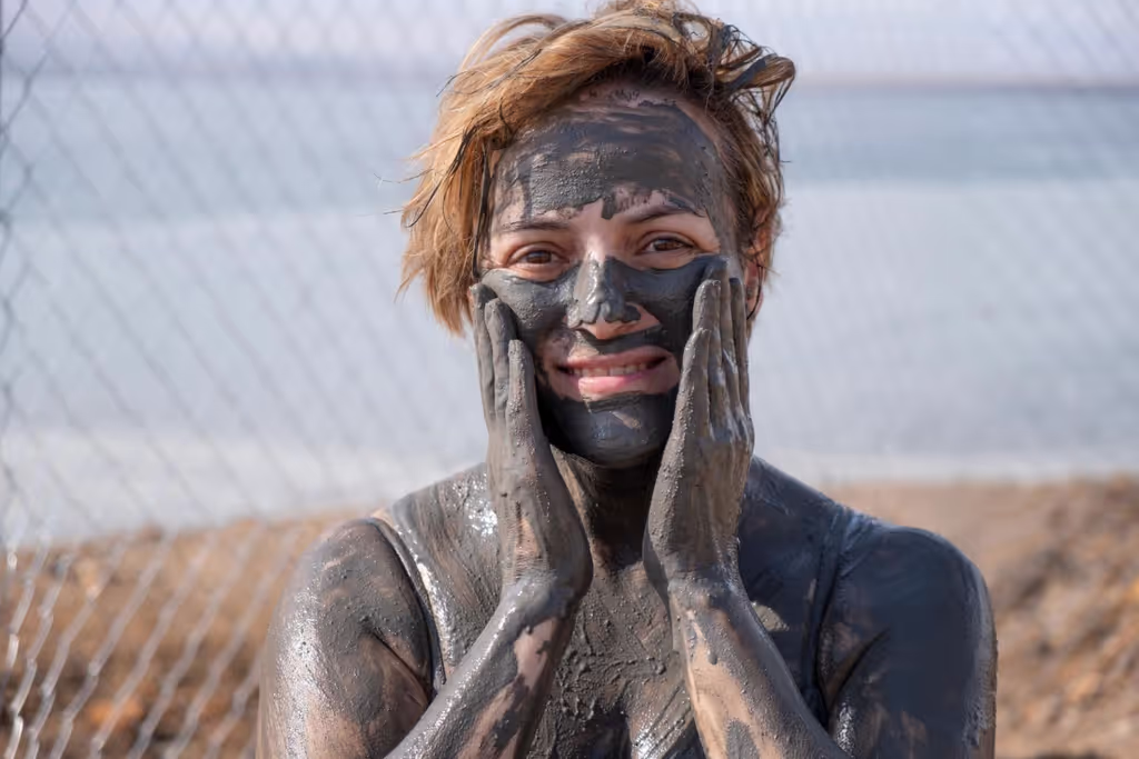 Amman Private Tour - Mudding at dead sea