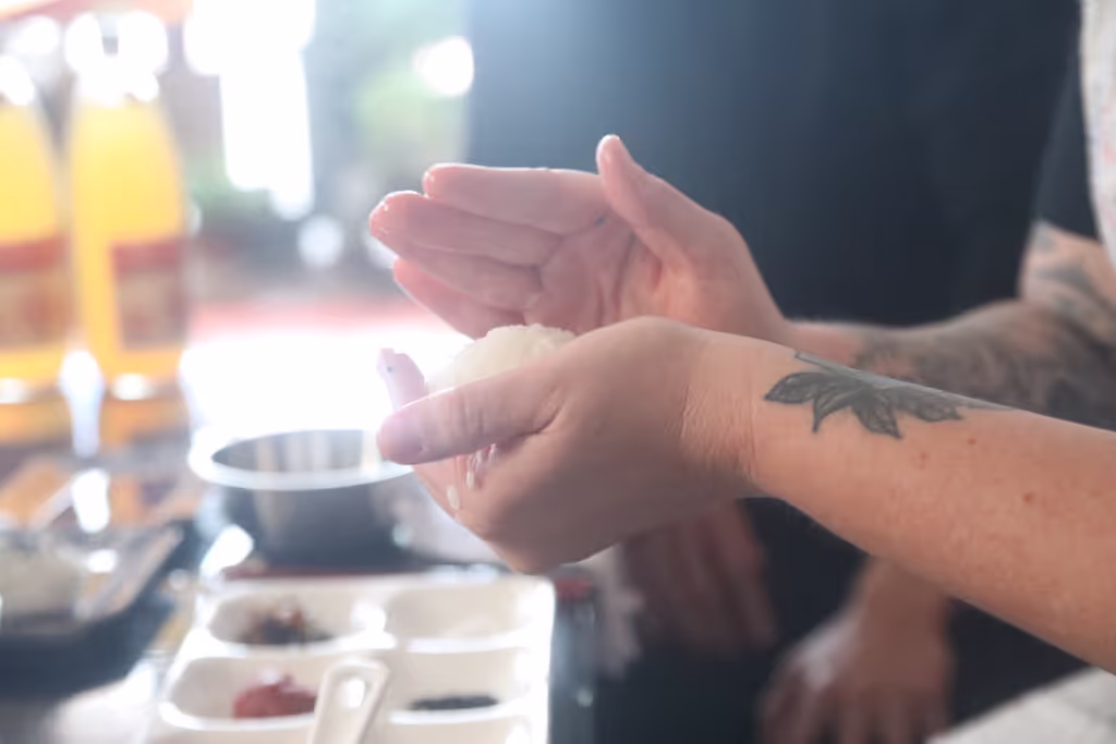 Aomori Private Tour - Making onigiri by hand