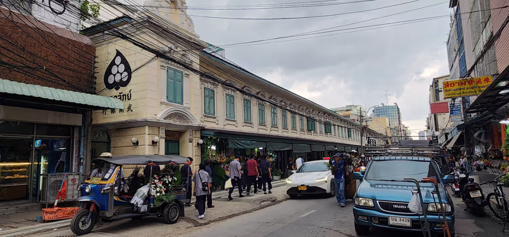 Bangkok Private Tour - A living cultural market.