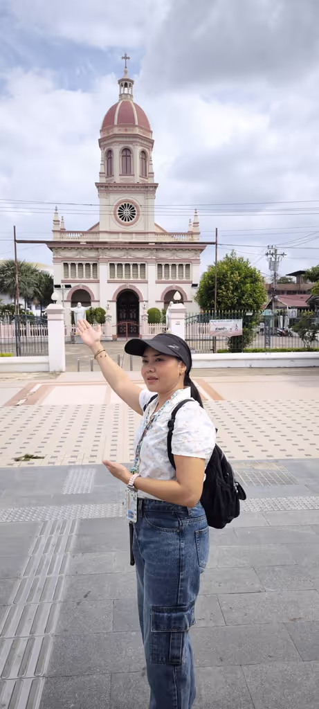 Bangkok Private Tour - Your friendly guide at the historic church