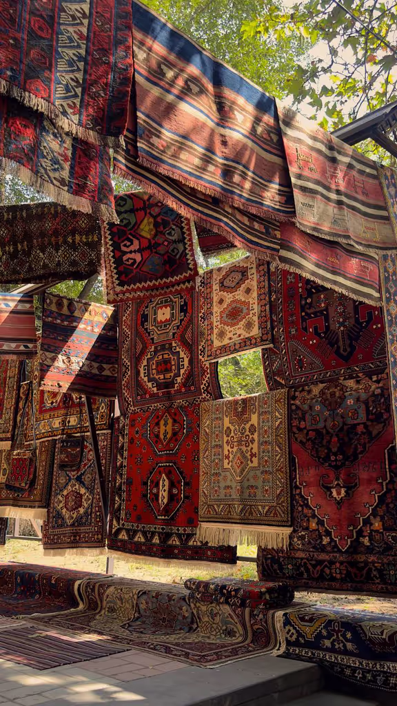 Yerevan Private Tour - Vernissage