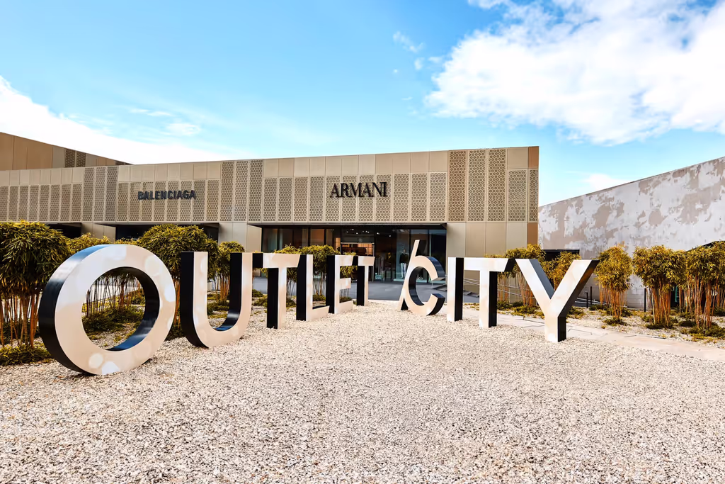 Munich Private Tour - metzinger outlet