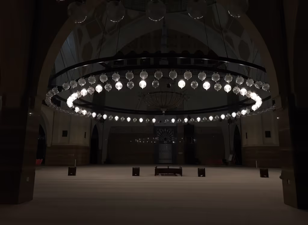 Al Manamah Private Tour - Al Fateh Mosque (interior)