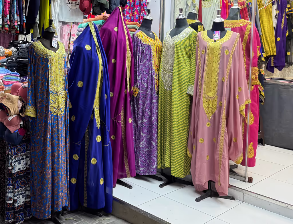 Al Manamah Private Tour - Traditional women dress