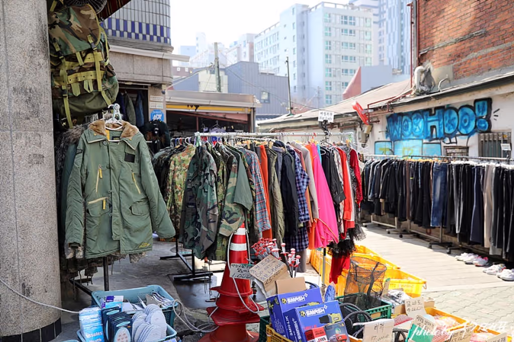 Seoul Private Tour - second-hand clothes