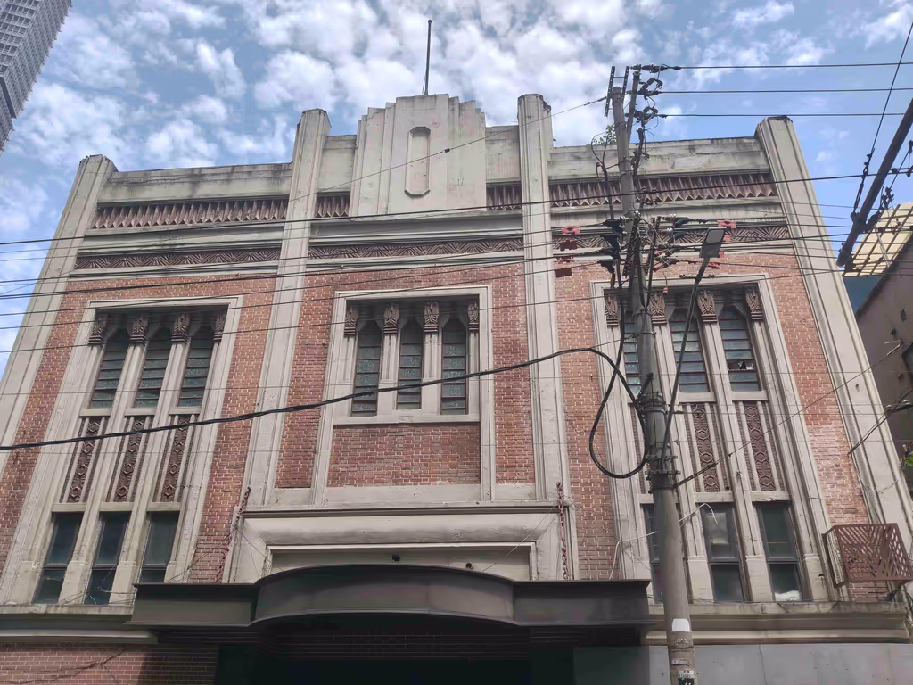 Shanghai Private Tour - Former Broadway Theatre of Hongkou Jewish Ghetto