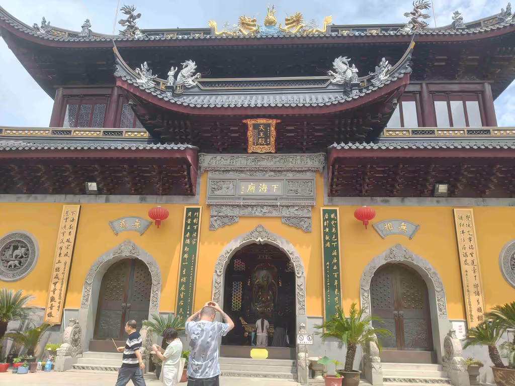 Shanghai Private Tour - Facade of Xiahai Temple