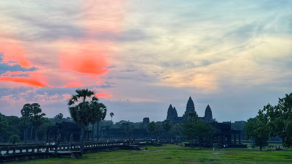 Siem Reap Private Tour - Sunrise at Angkor Wat