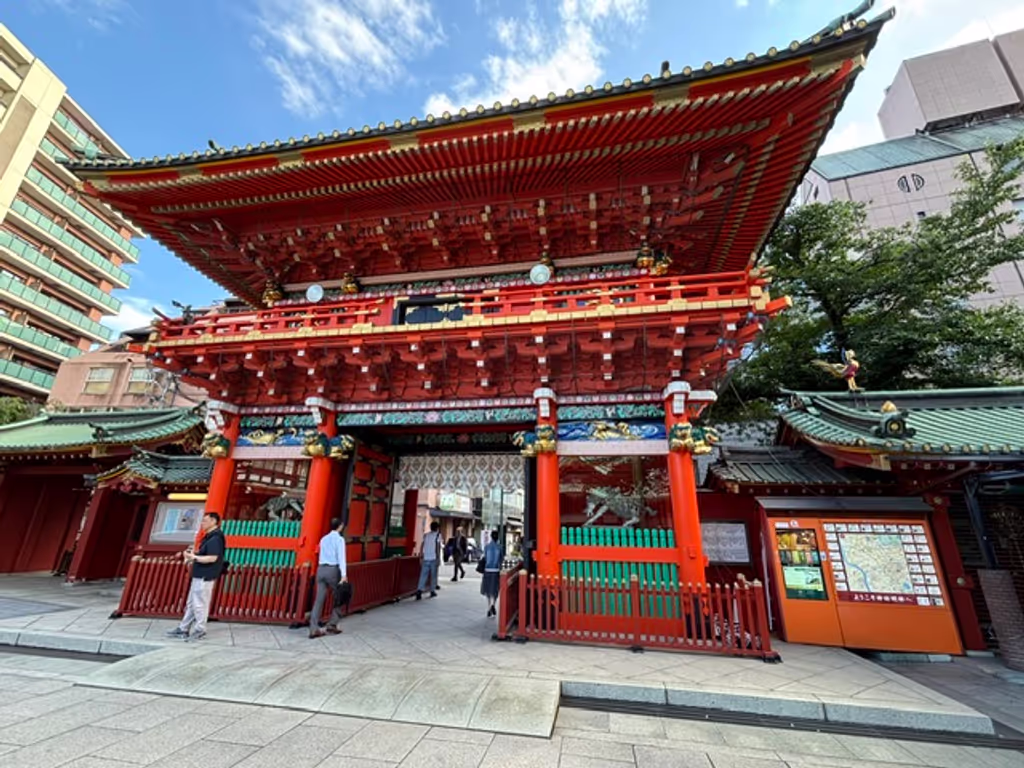 Tokyo Private Tour - Zuishin mon back view