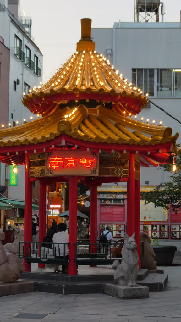 Kobe Private Tour - Chinatown main monument