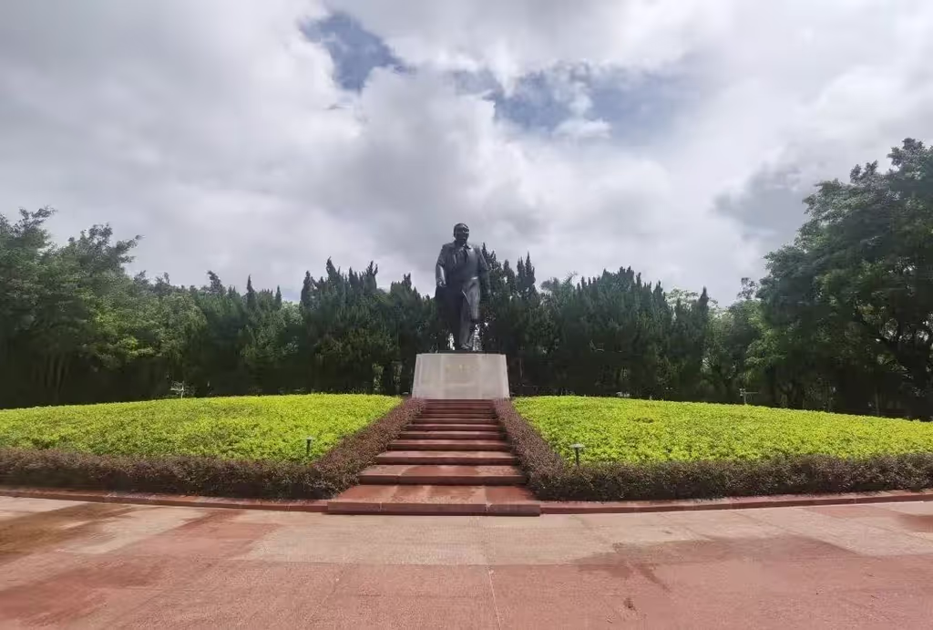 Shenzhen Private Tour - Lianhua Hill Park