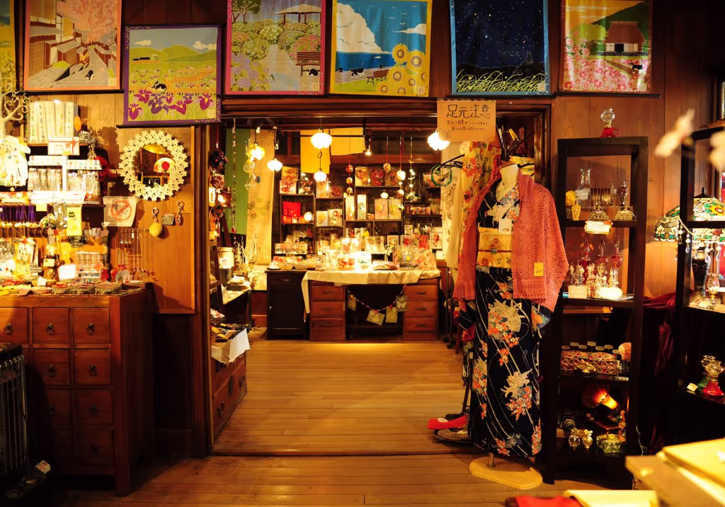Otaru Private Tour - aisho Glass Kanzashi-ya (Traditional Hairpins)