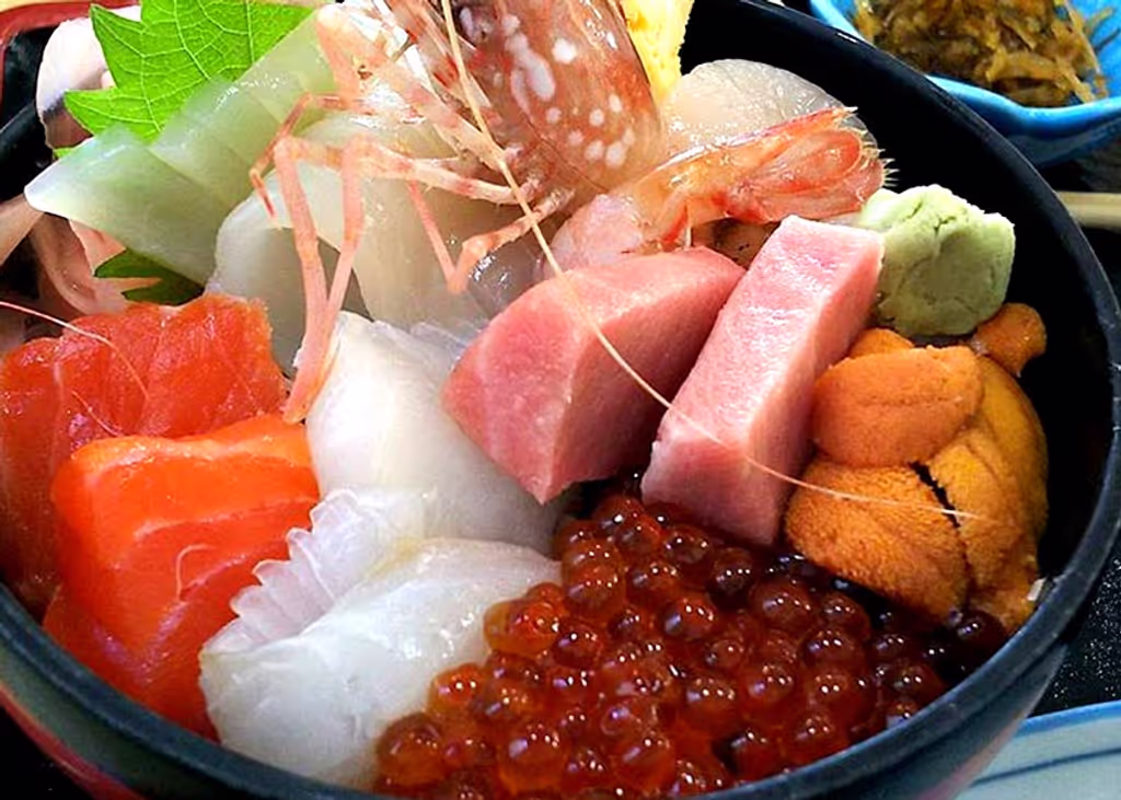 Otaru Private Tour - Local Seafood Shop in Otaru