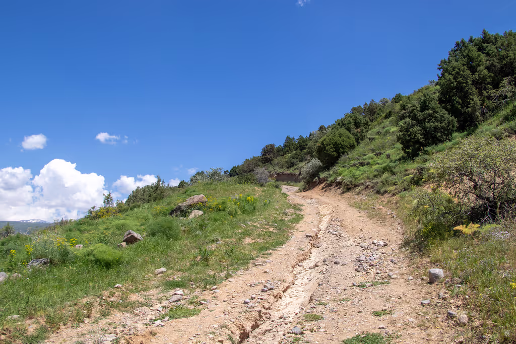 Yerevan Private Tour - Hiking path towards the 11th-century Havuts Tar