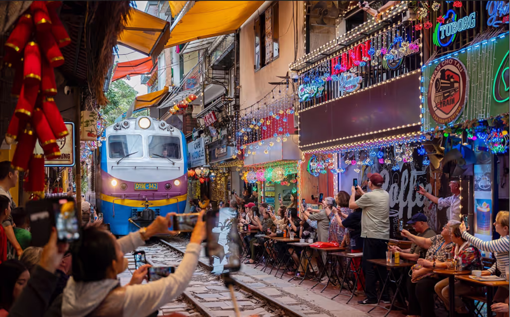 Hanoi Private Tour - Ha Noi train street