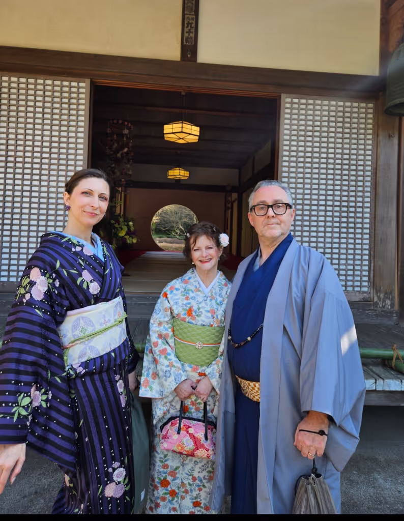 Kanagawa Private Tour - Circle window at Meigetsuin
