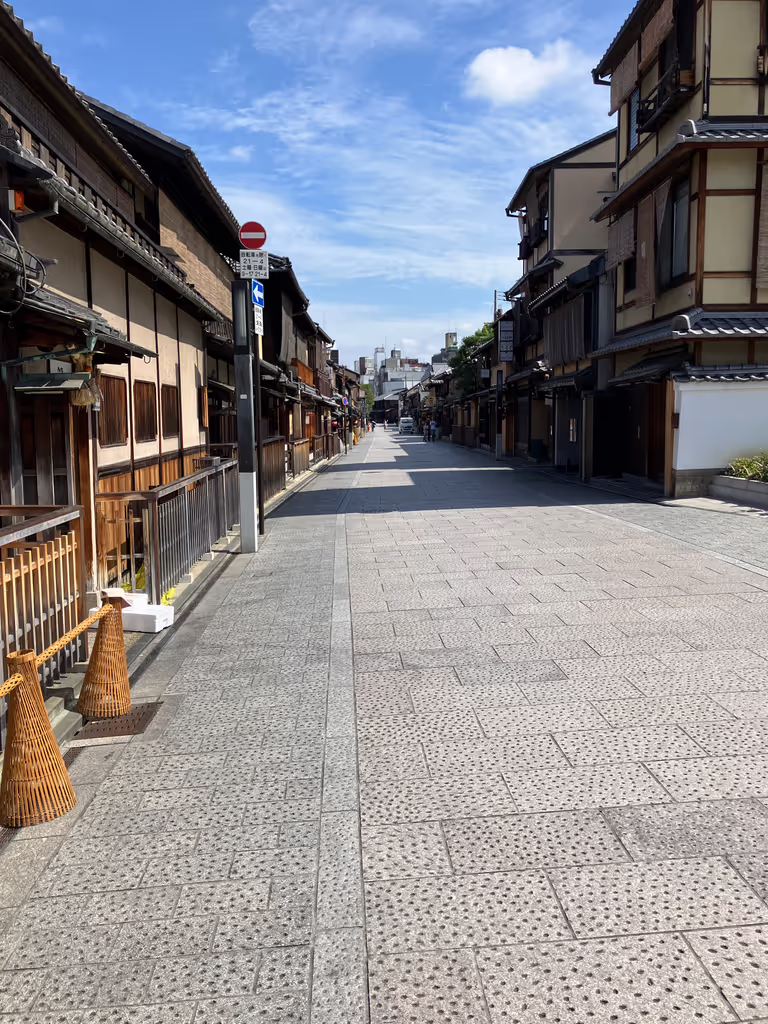 Kyoto Private Tour - Hanamikoji Street in the morning