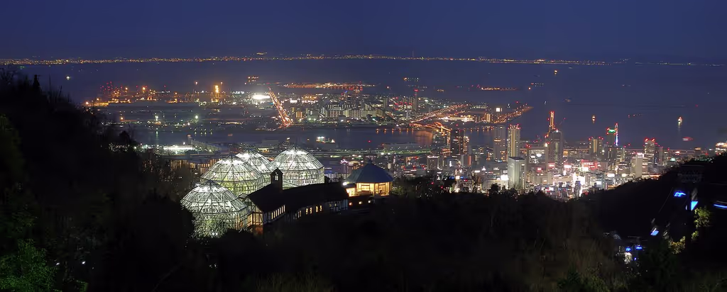 Kobe Private Tour - Evening view from Kobe Nunobiki Herb Gardens — Photo: Tim Vickerman, public domain, via Wikimedia Commons.