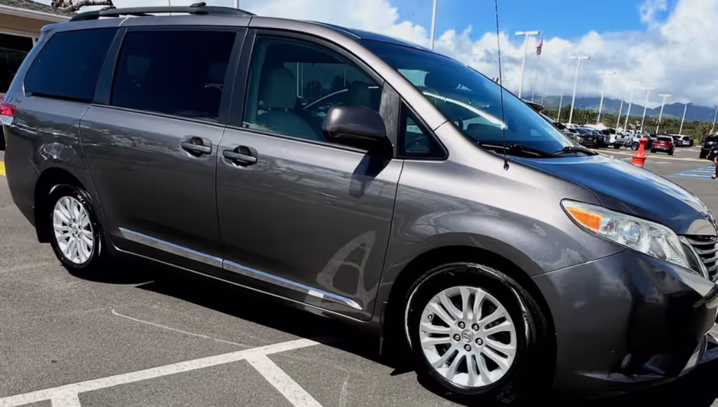 Honolulu Private Tour - Toyota car
