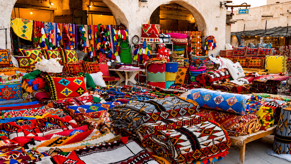 Doha Private Tour - Browse colourful souvenirs, handicrafts and tradit