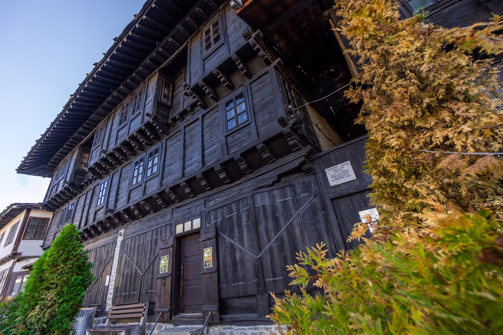 Veliko Turnovo Private Tour - House with no nails