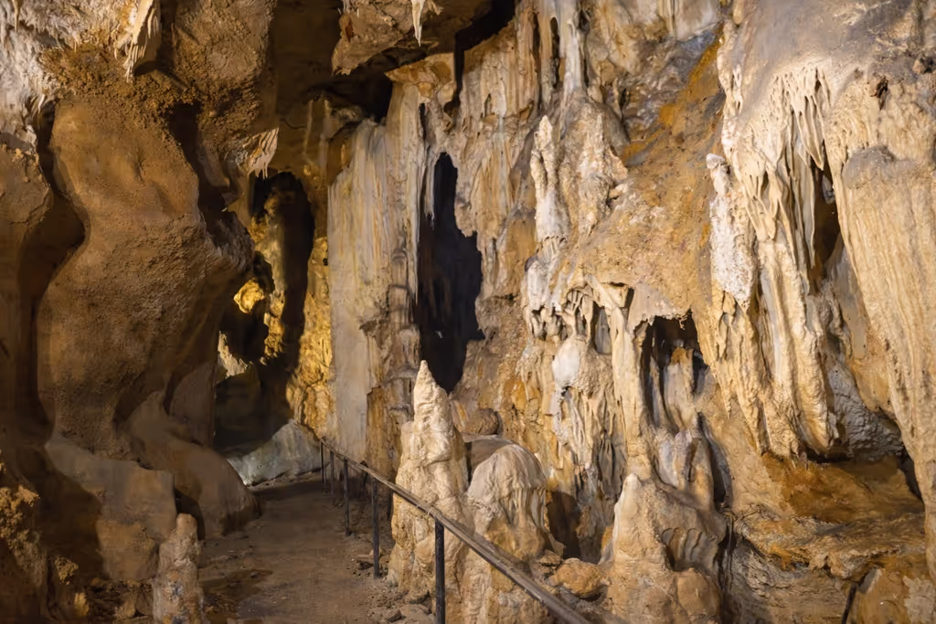 Veliko Turnovo Private Tour - Bacho Kiro Cave