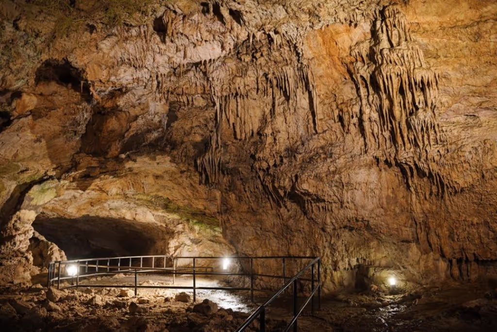 Veliko Turnovo Private Tour - Bacho Kiro Cave