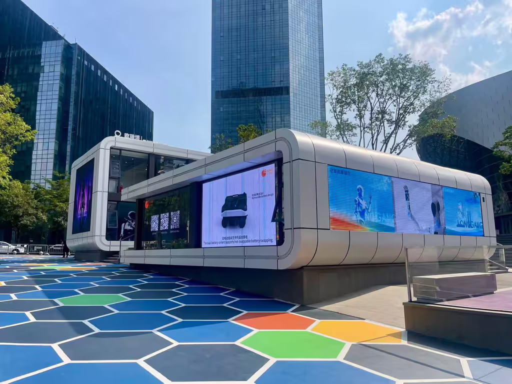 Shenzhen Private Tour - World’s First Robot 6S Store