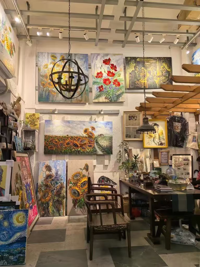 Shenzhen Private Tour - Dafen Oil Painting Village