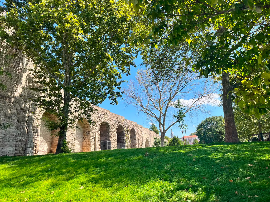 Istanbul Private Tour - valens aqueduct