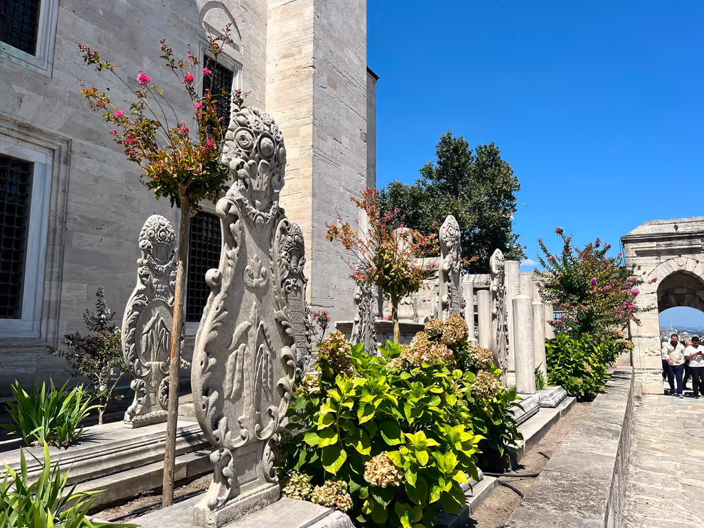 Istanbul Private Tour - graves of Süleymaniye