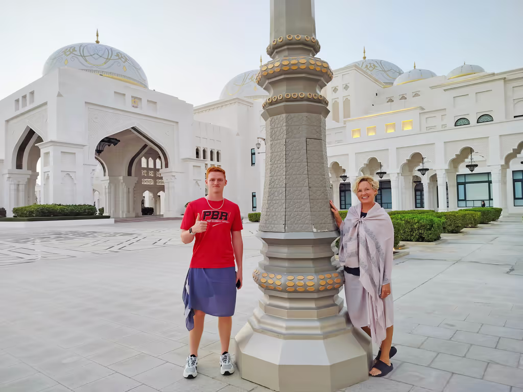 Abu Dhabi Private Tour - Qasr Al Watan