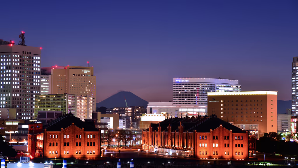 Yokohama Private Tour - Yokohama at dusk — on clear days, especially in au