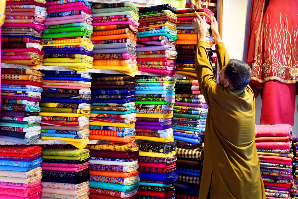 Dhaka Private Tour - Locan Wholesale Fabric Bazar
