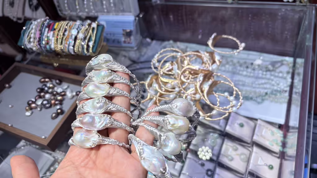 Beijing Private Tour - All kinds of pearls