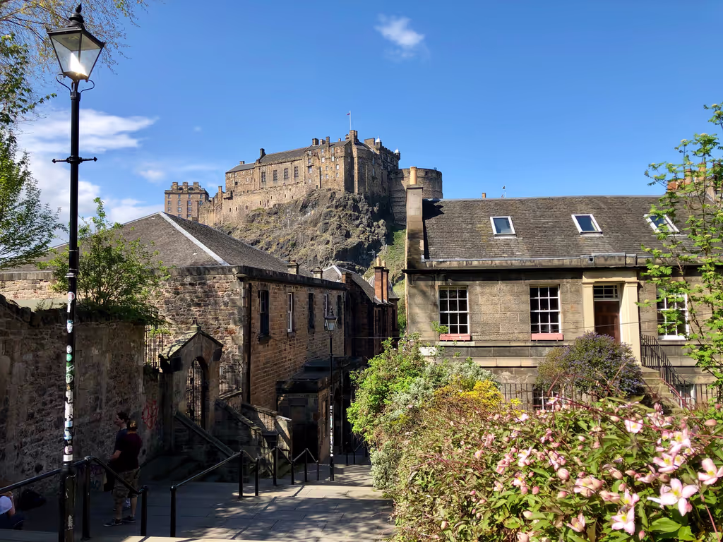 Edinburgh Private Tour - Edinburgh Castle from the Vennel