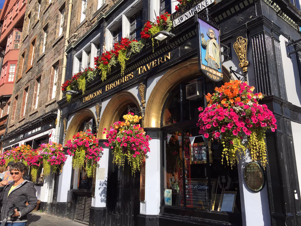 Edinburgh Private Tour - Deacon Brodie Tavern