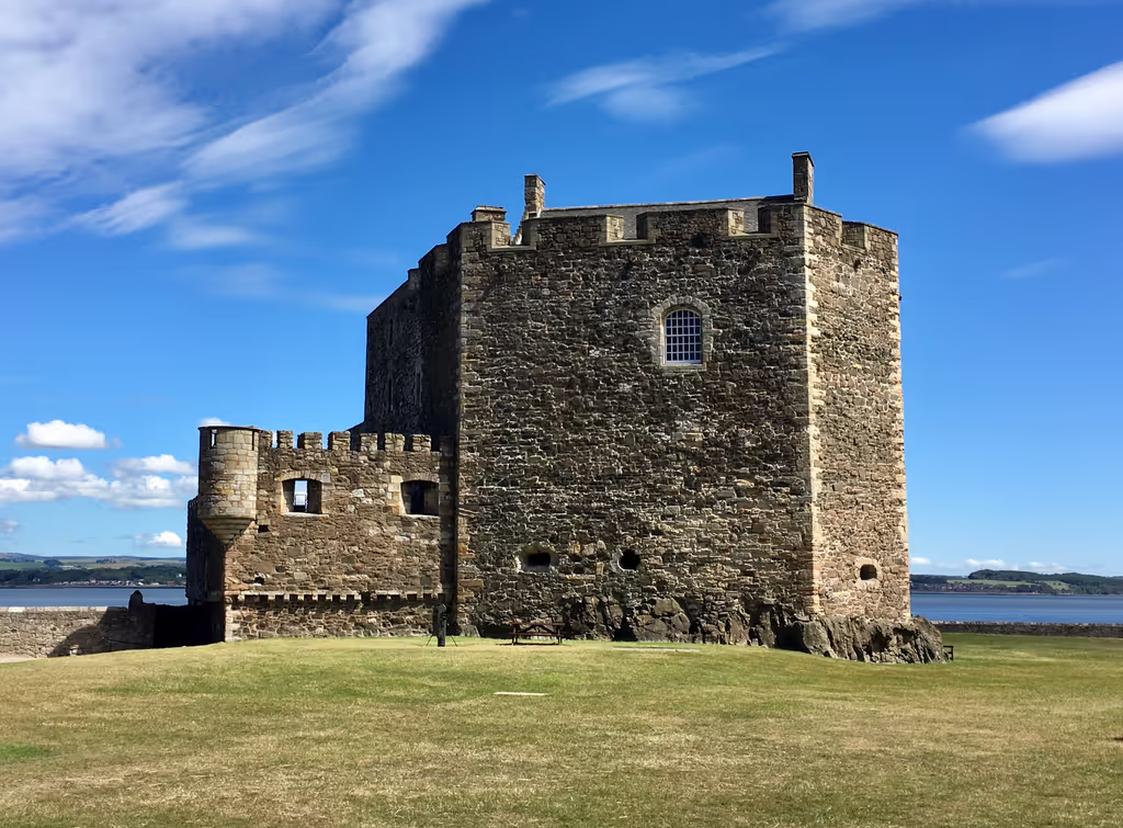 Edinburgh Private Tour - Blackness Castle, Fort William in Outlander