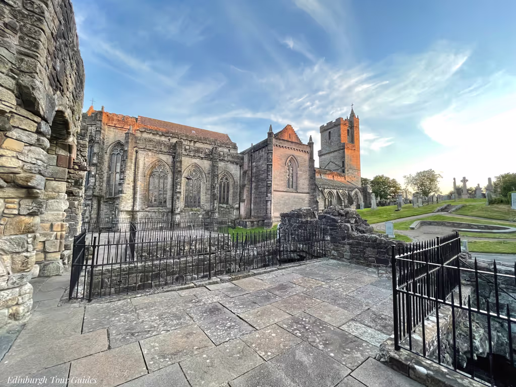 Edinburgh Private Tour - Holyrude Church, Stirling Old Town