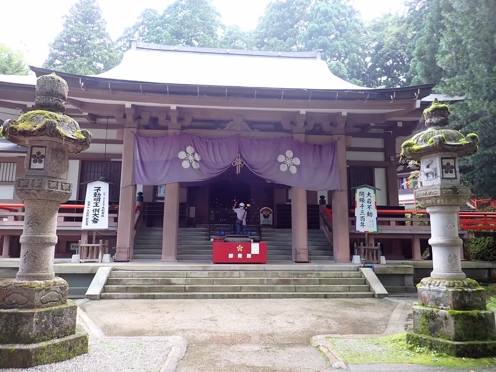 Toyama Private Tour - Ooiwasan Nissekiji Temple